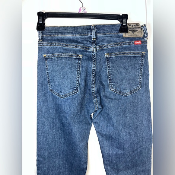 Wrangler Women’s Classic Straight Leg Dark Blue Wash Denim Jeans Sz 16 Regular - Picture 4 of 9